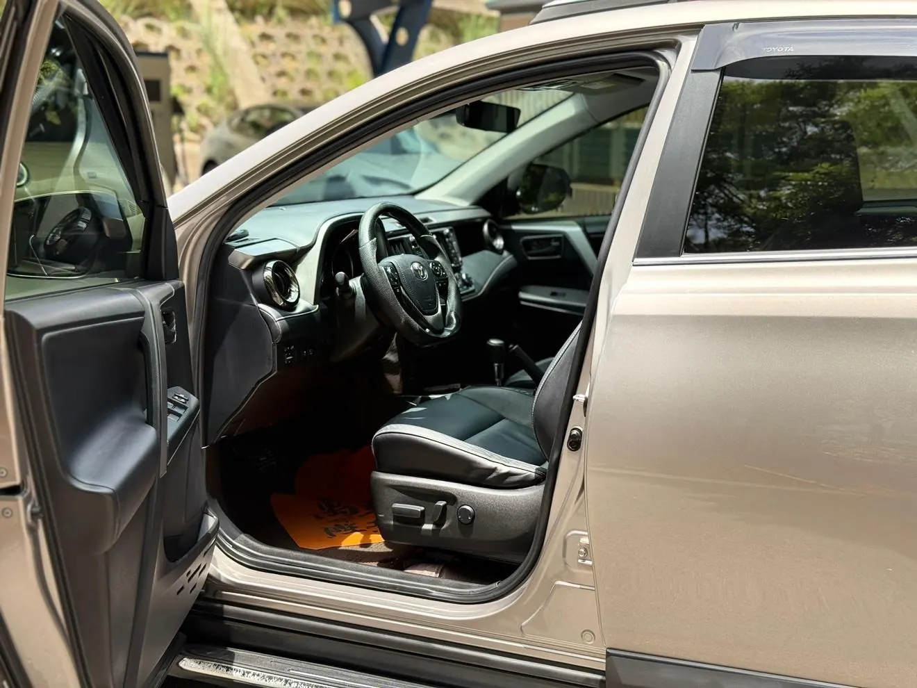 Toyota RAV4 2.5L photo 4