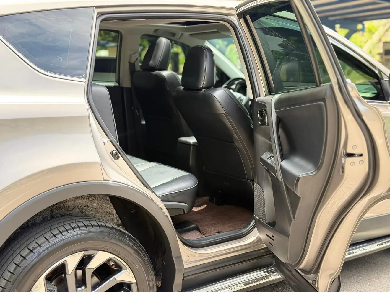 Toyota RAV4 2.5L photo 7