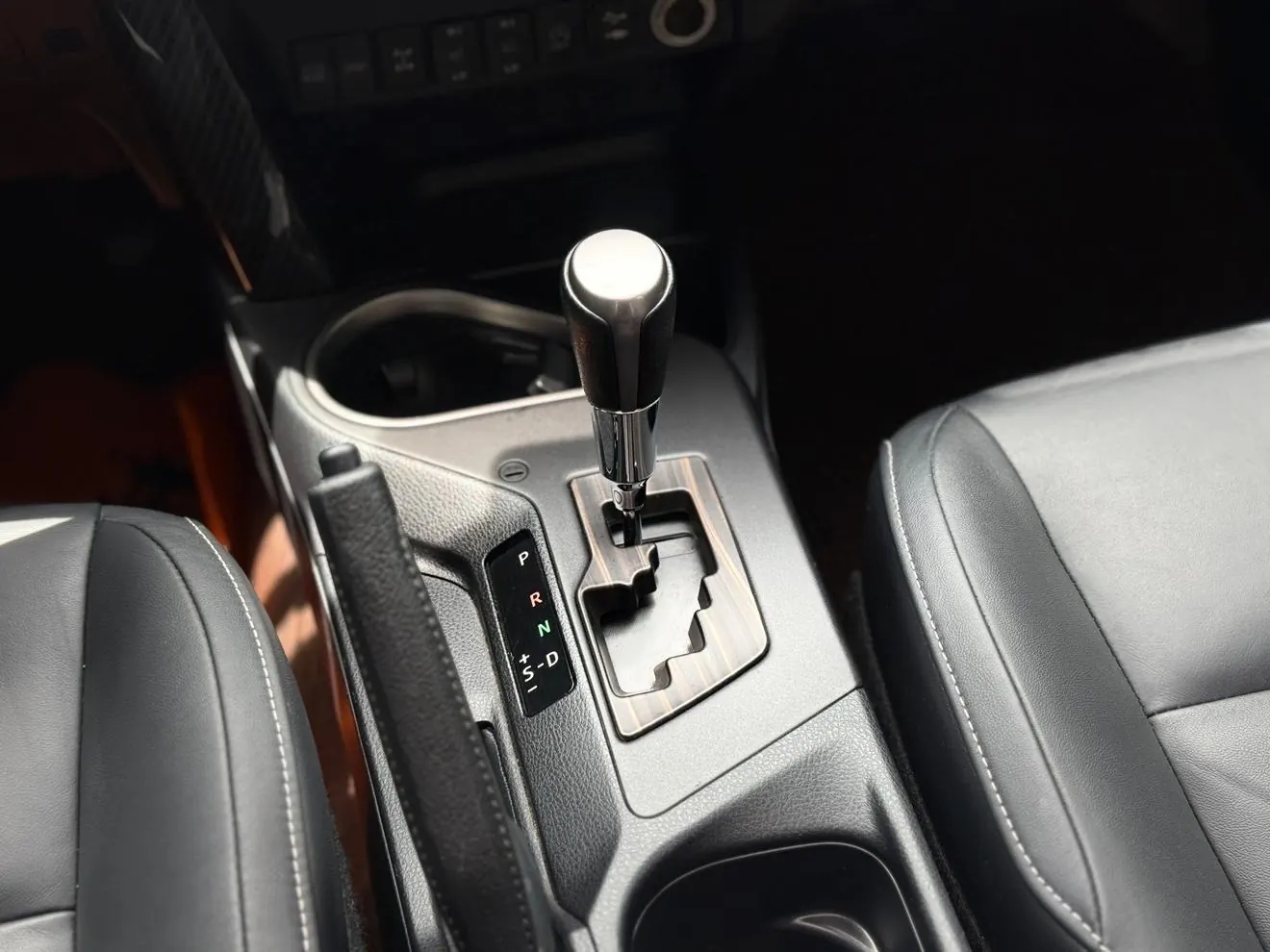 Toyota RAV4 2.5L photo 9