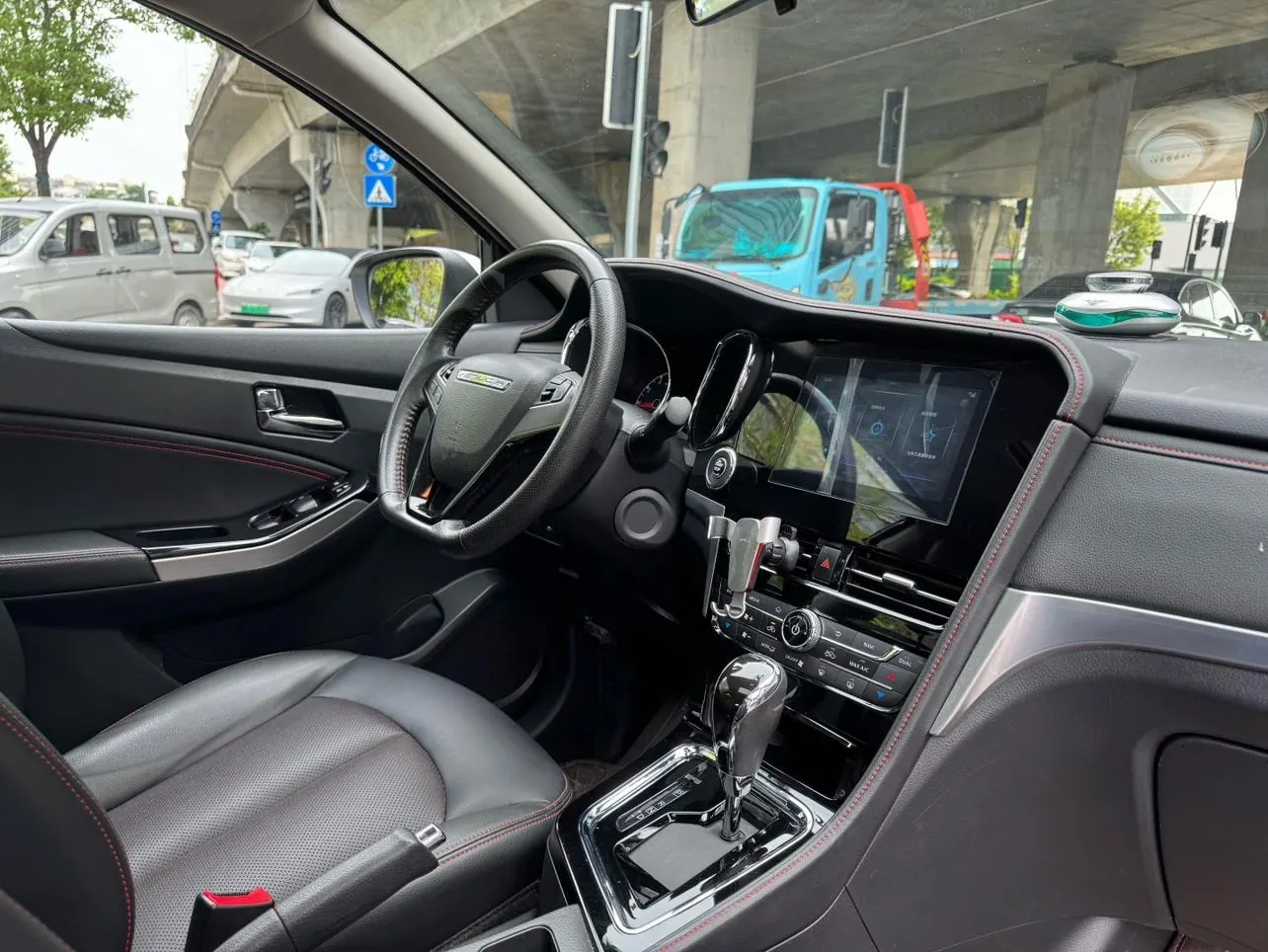 VenuciaT70 2.0L CVT photo 12
