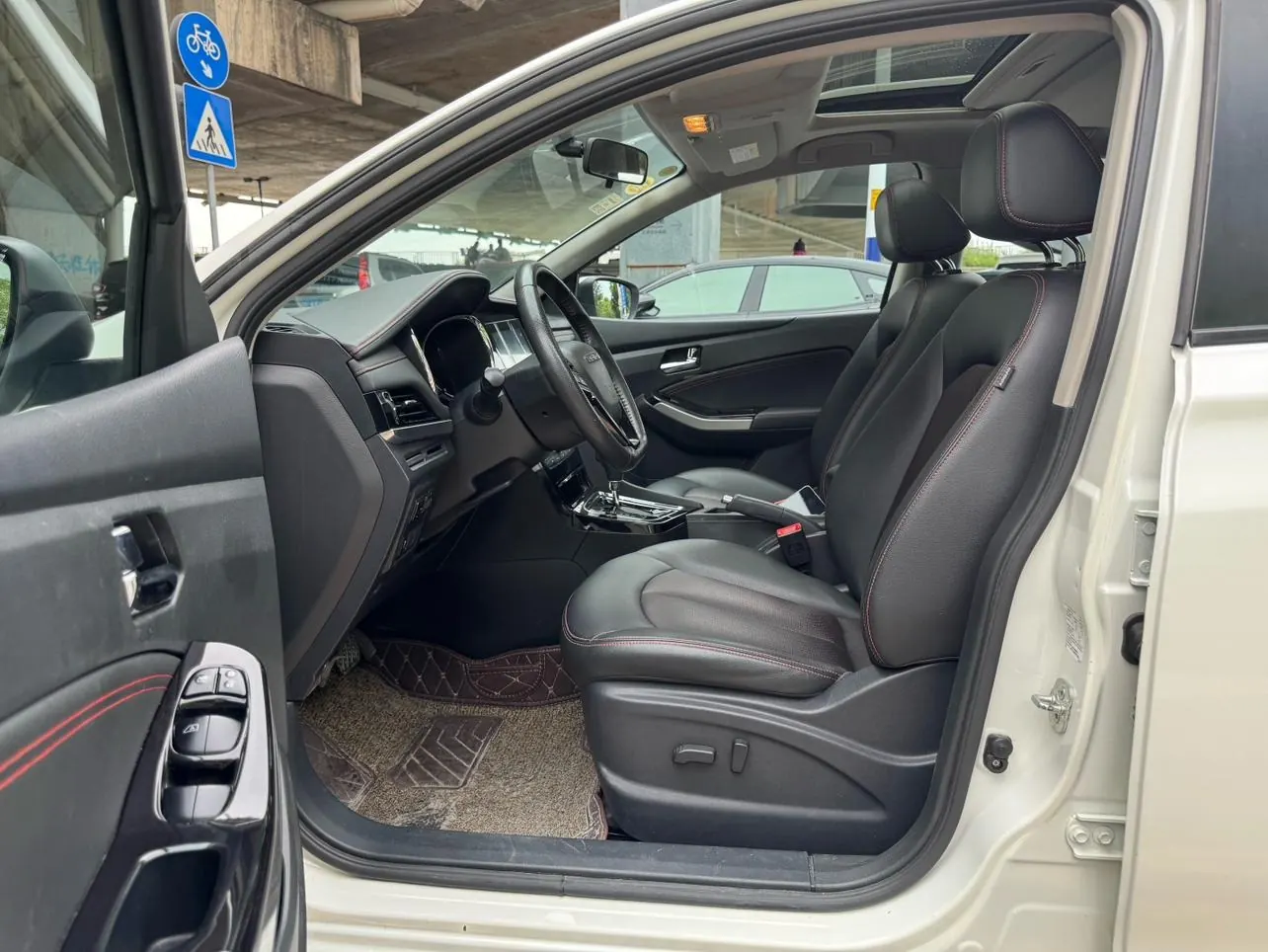 VenuciaT70 2.0L CVT photo 8