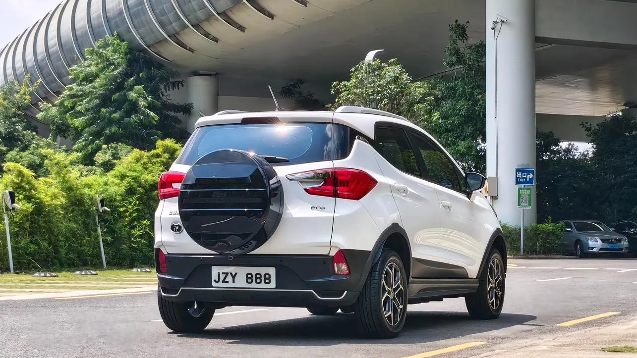BYD Yuan Pro 401KM 8000 photo 7