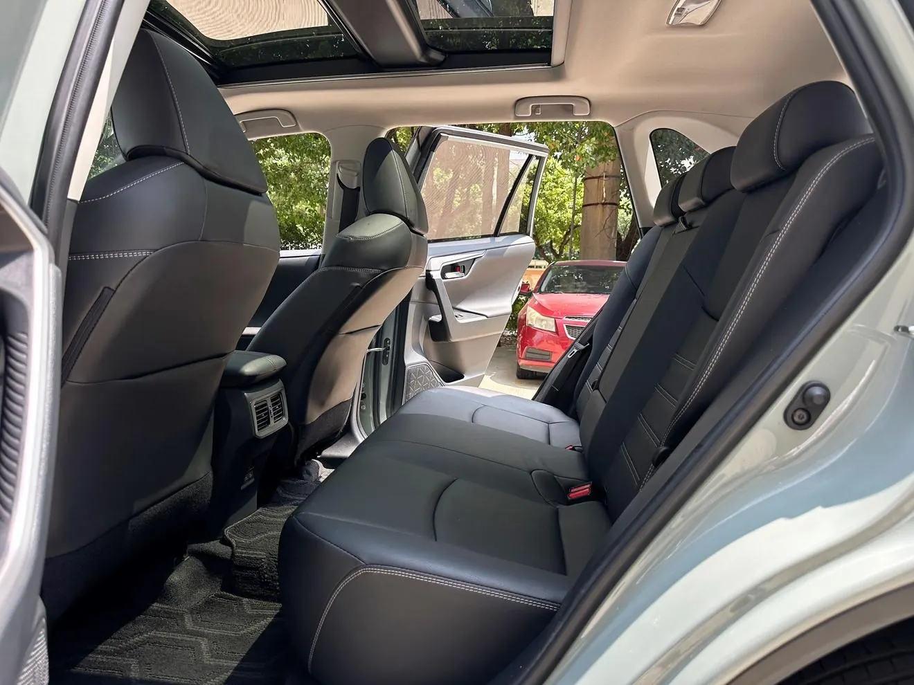 Toyota RAV4 2.0L photo 5