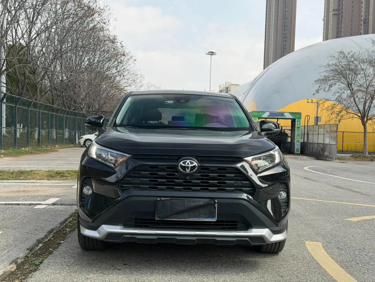 Toyota RAV4 2.0L photo 2