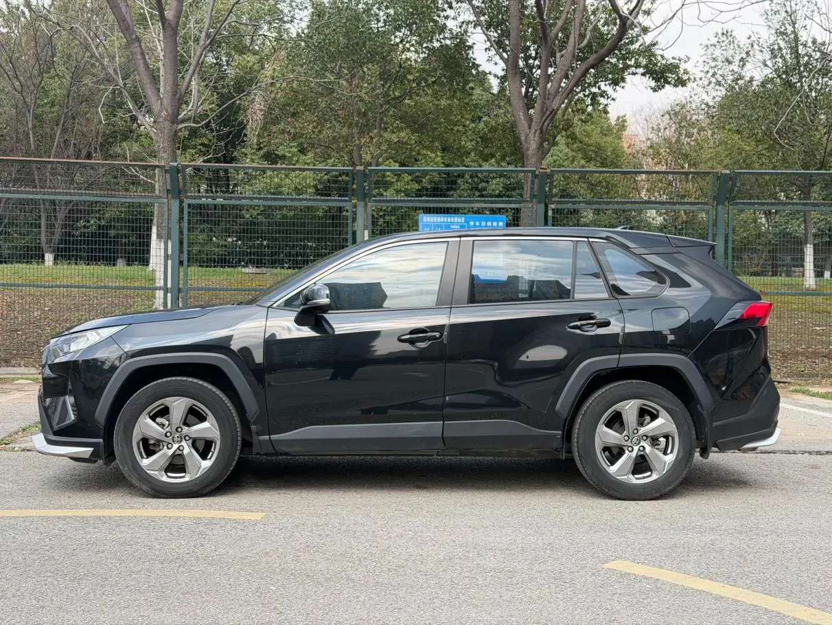 Toyota RAV4 2.0L photo 4
