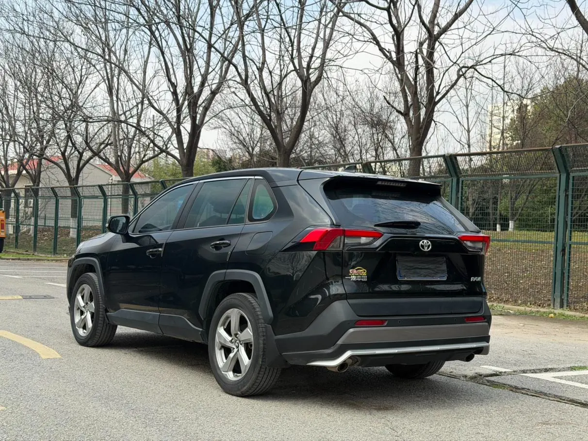 Toyota RAV4 2.0L photo 5