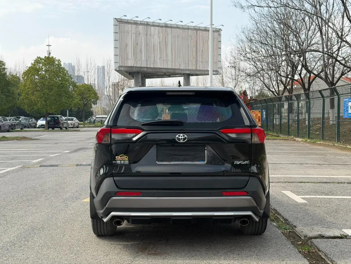 Toyota RAV4 2.0L photo 6