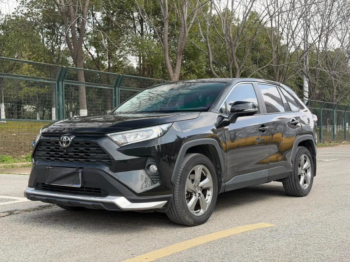 Toyota RAV4 2.0L CVT PLUS