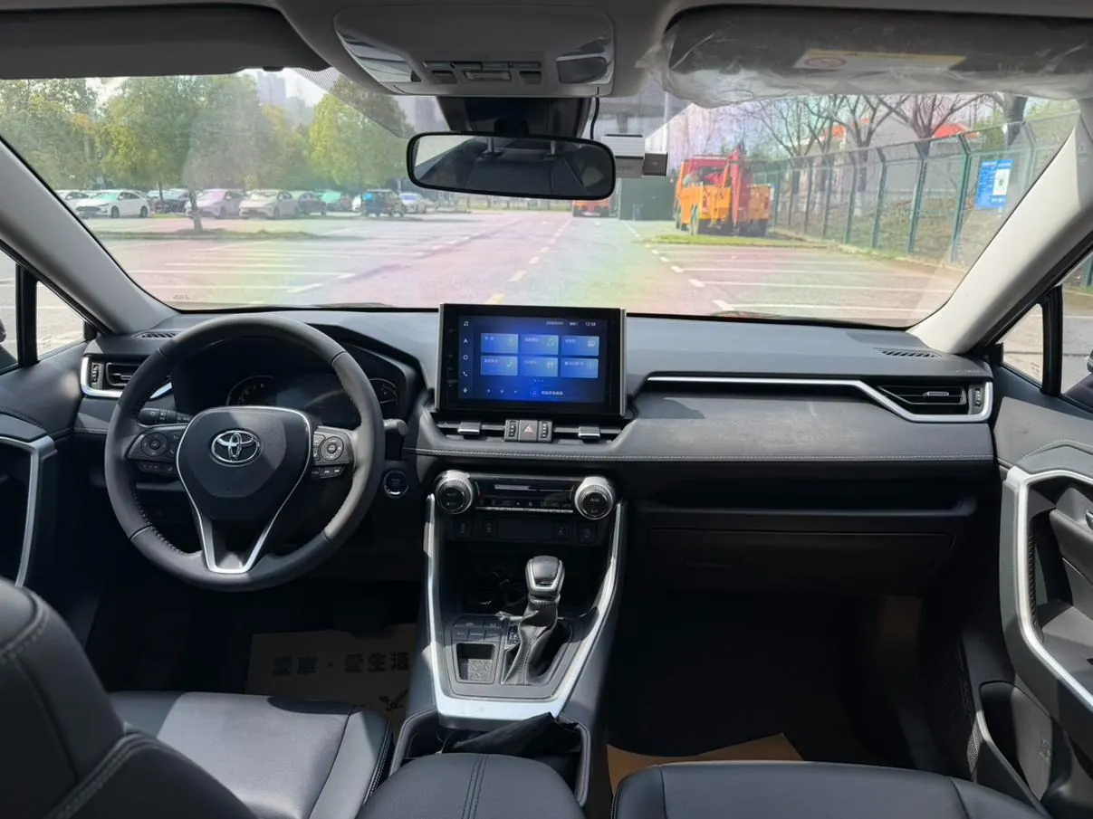 Toyota RAV4 2.0L CVT PLUS photo 8