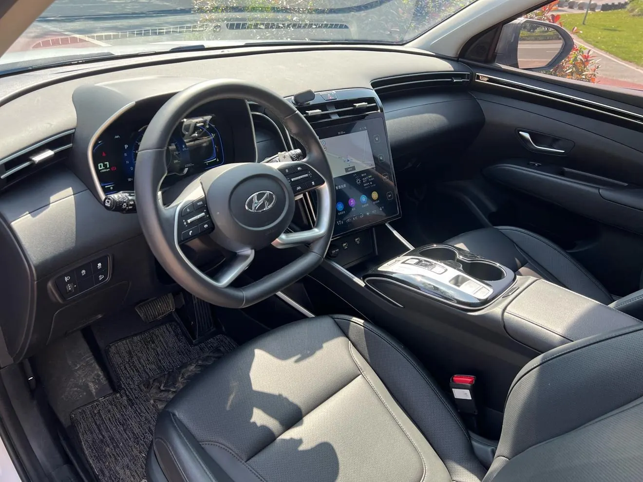 Hyundai Tucson Hyundai TucsonL 1.5T DLX photo 8
